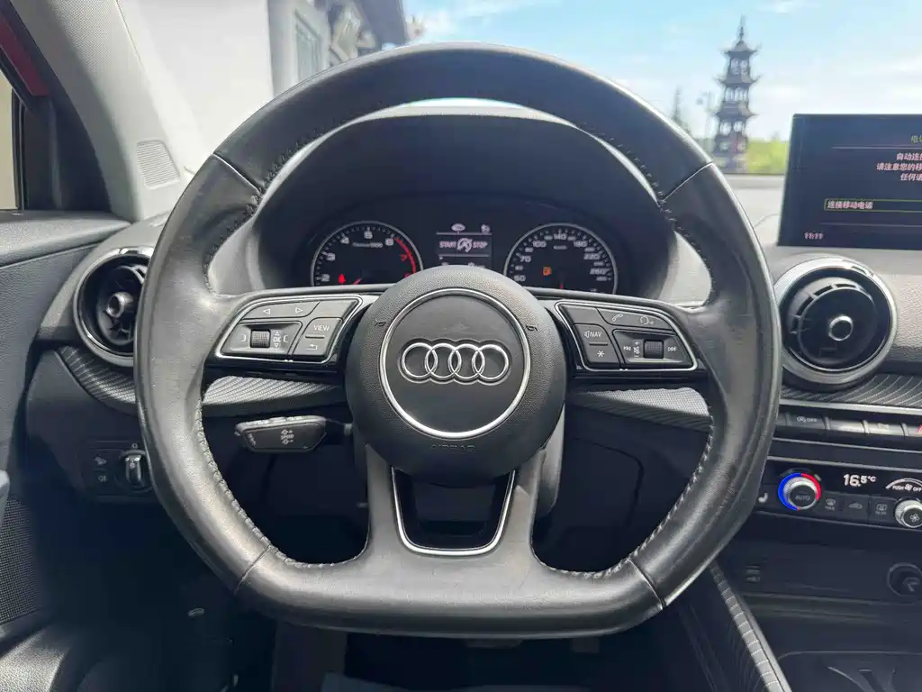 Audi Q2L 2021 — фото 15