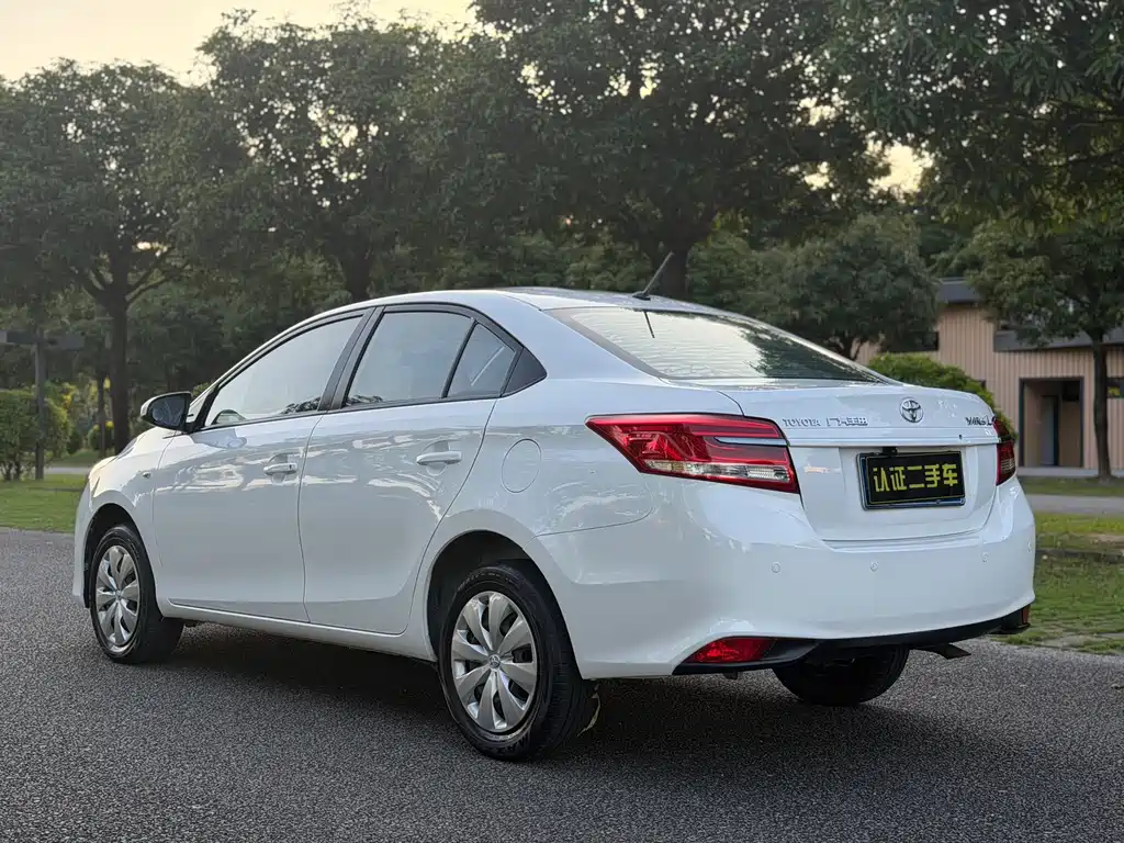 Toyota Yaris L 2022 — фото 20