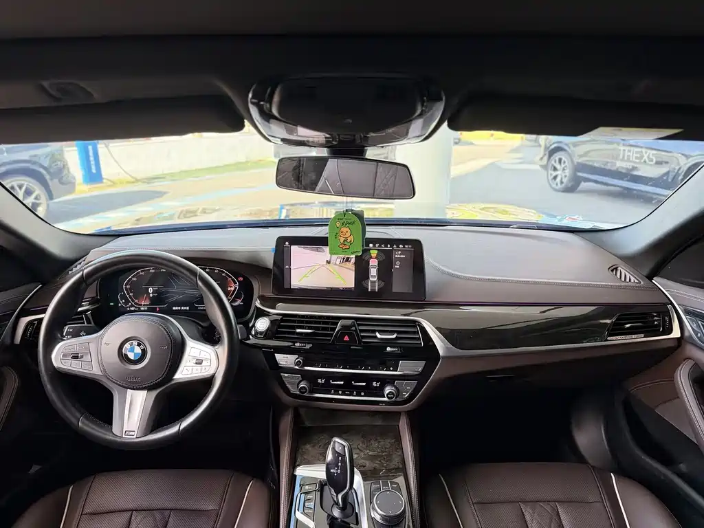 BMW 5 Series 2024 — фото 10