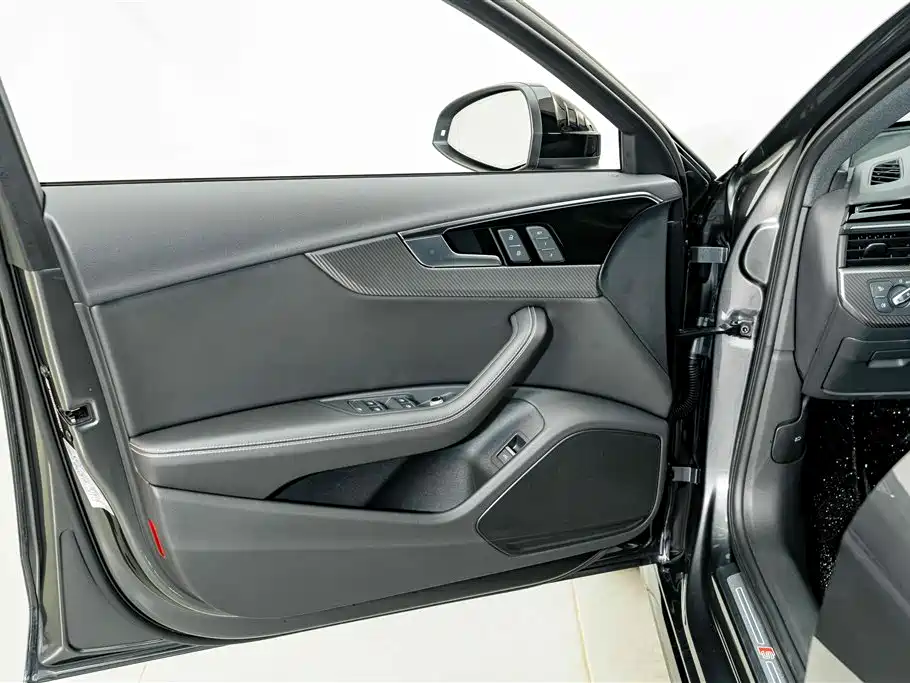 Audi A4L 2023 — фото 16