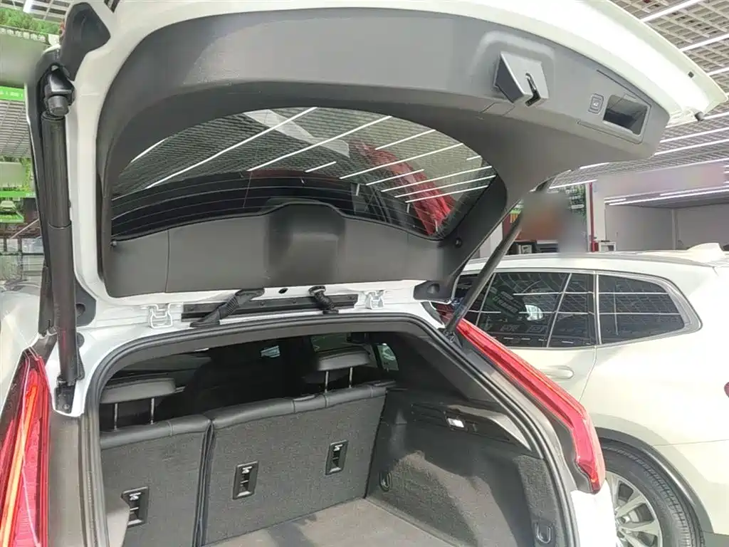 Cadillac XT4 2023 — фото 15