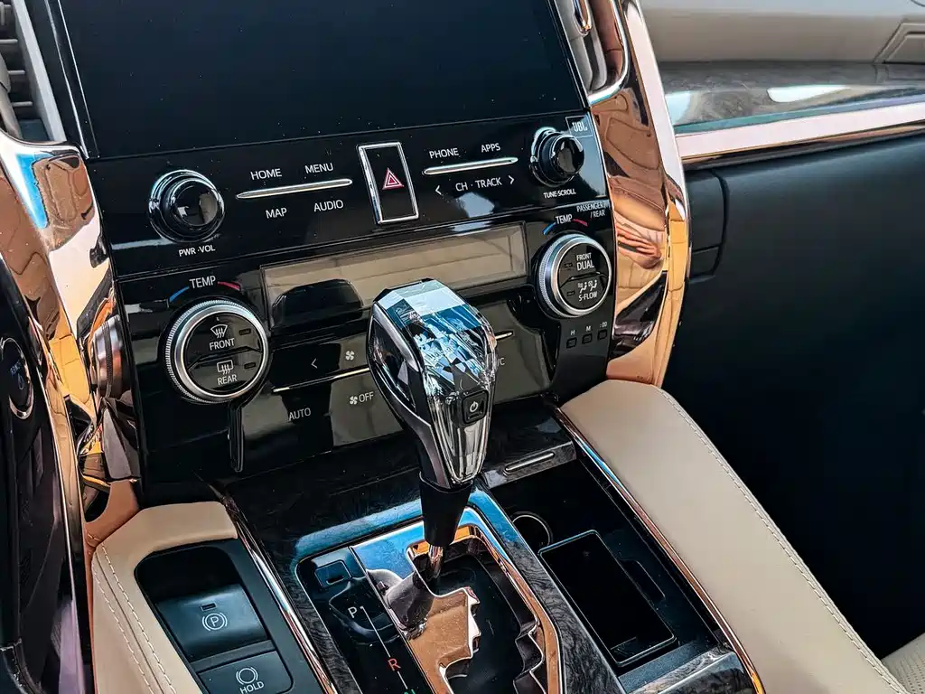 Toyota Alphard 2023 — фото 12