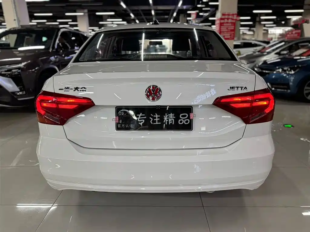 Volkswagen Jetta 2018 — фото 8