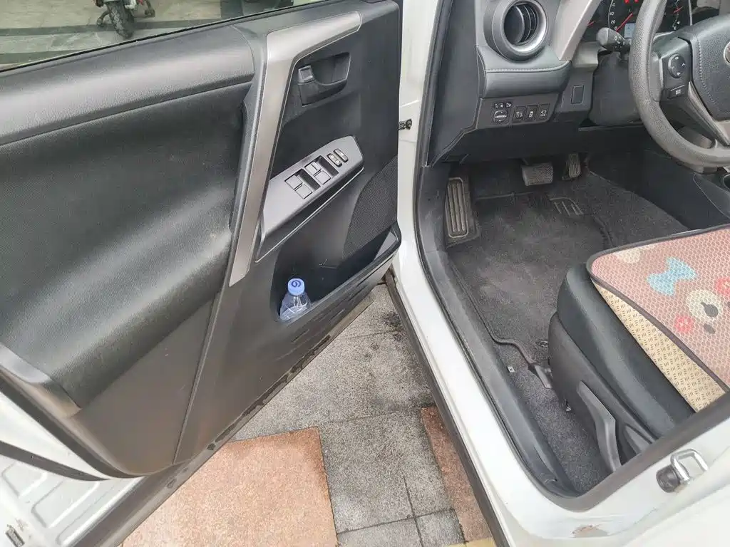 Toyota RAV4 2016 — фото 14