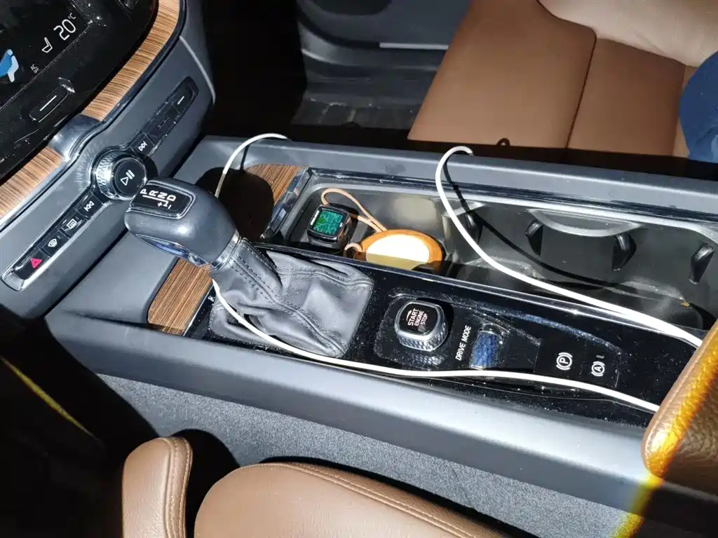 Volvo XC60 2021 — фото 11