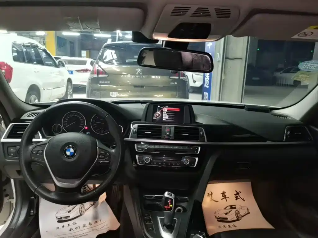 BMW 3 Series 2017 — фото 10