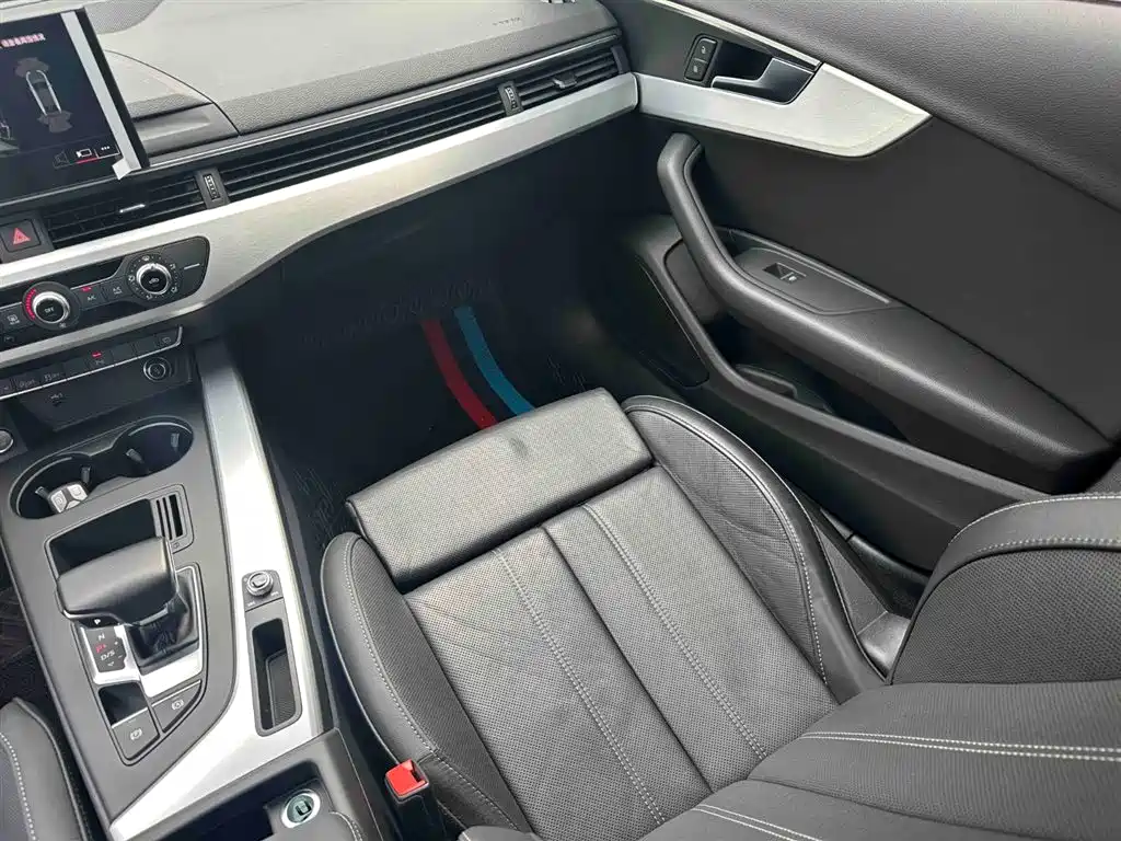 Audi A4L 2023 — фото 14
