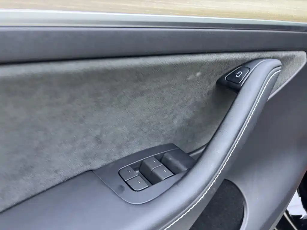 Tesla Model Y 2023 — фото 13