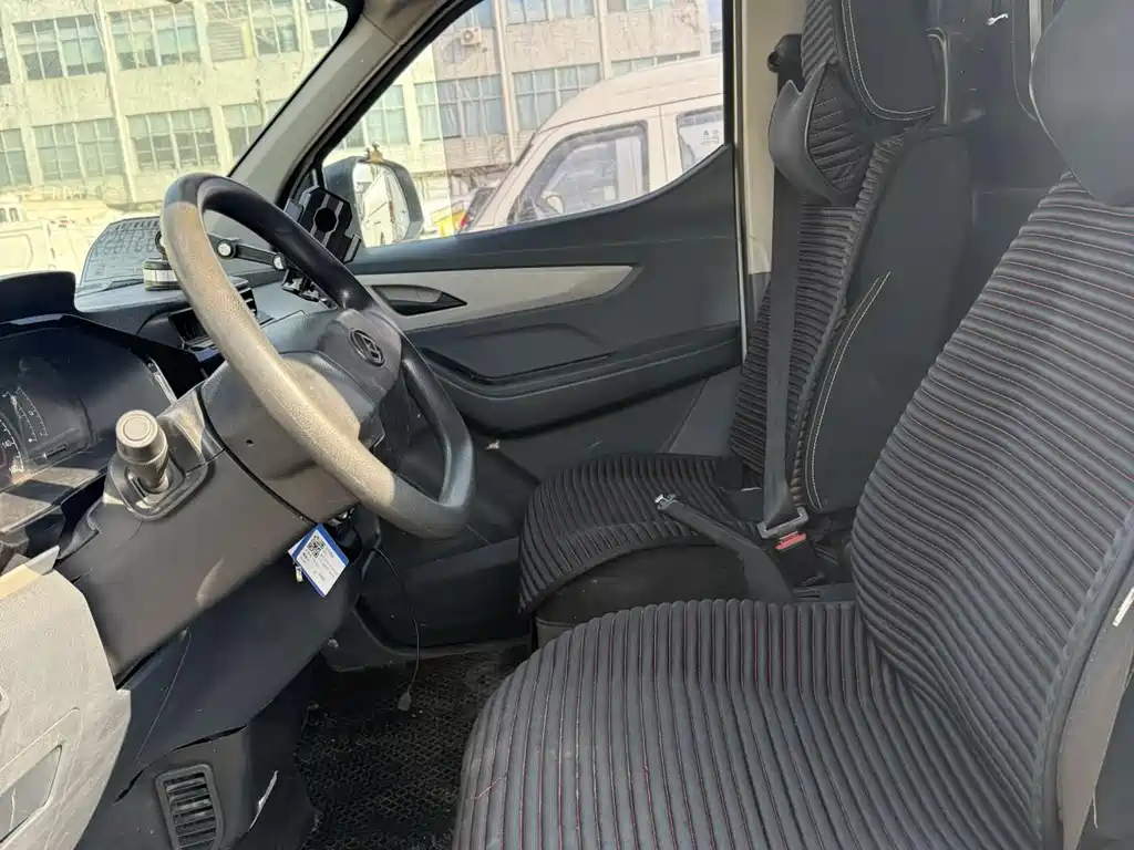 Maxus EV30 2021