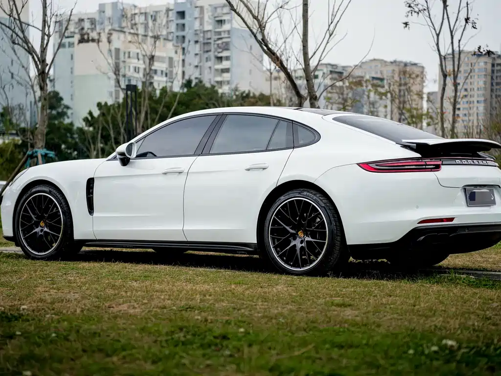 Porsche Panamera 2017 — фото 9