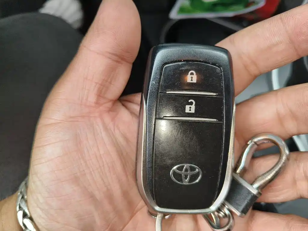 Toyota RAV4 2016 — фото 12