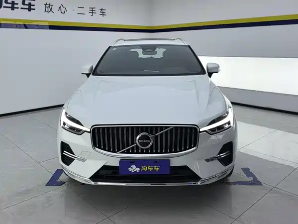 Volvo XC60 2025