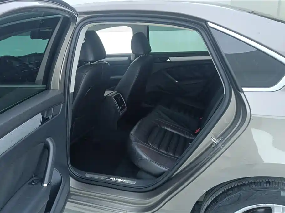 Volkswagen Passat 2015 — фото 11