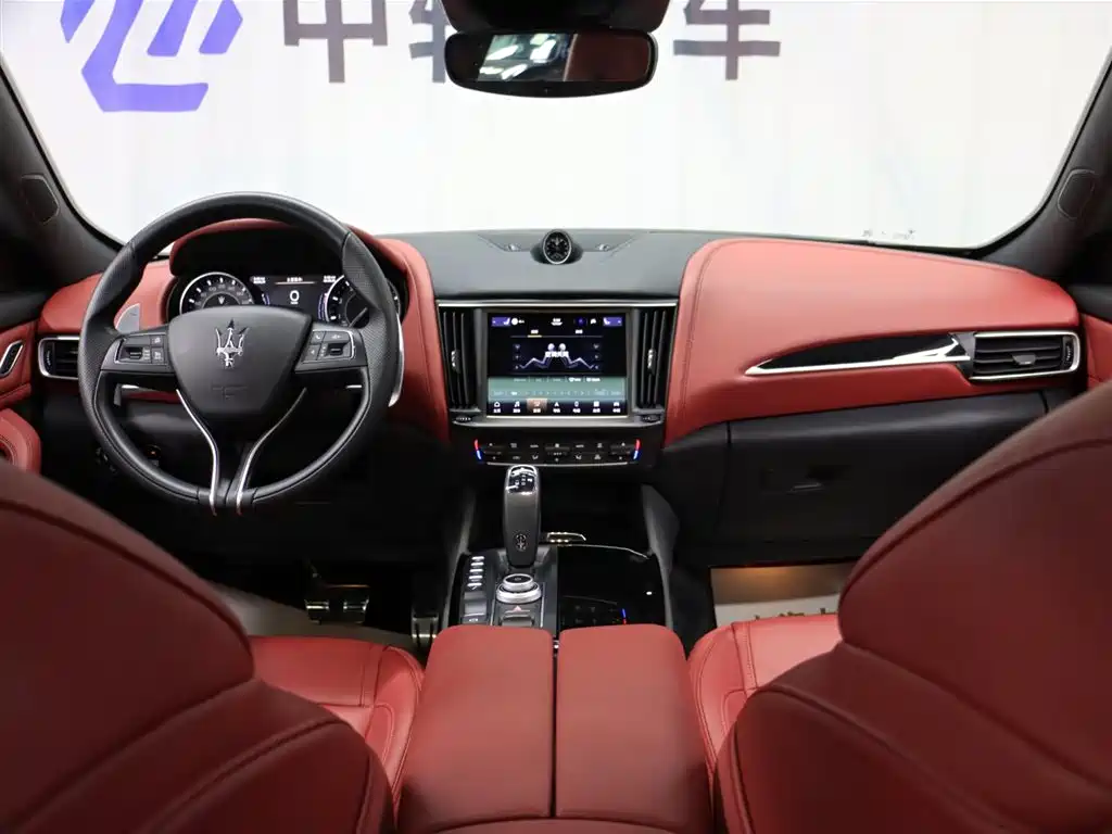 Maserati Levante 2023 — фото 11