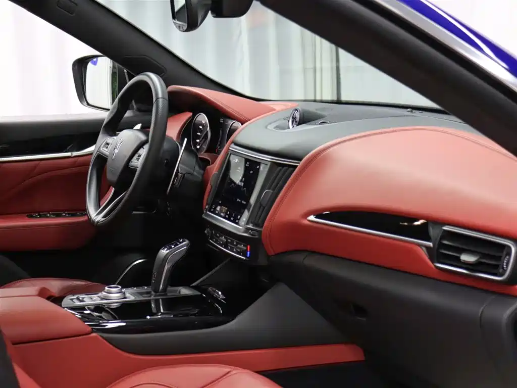 Maserati Levante 2023 — фото 16
