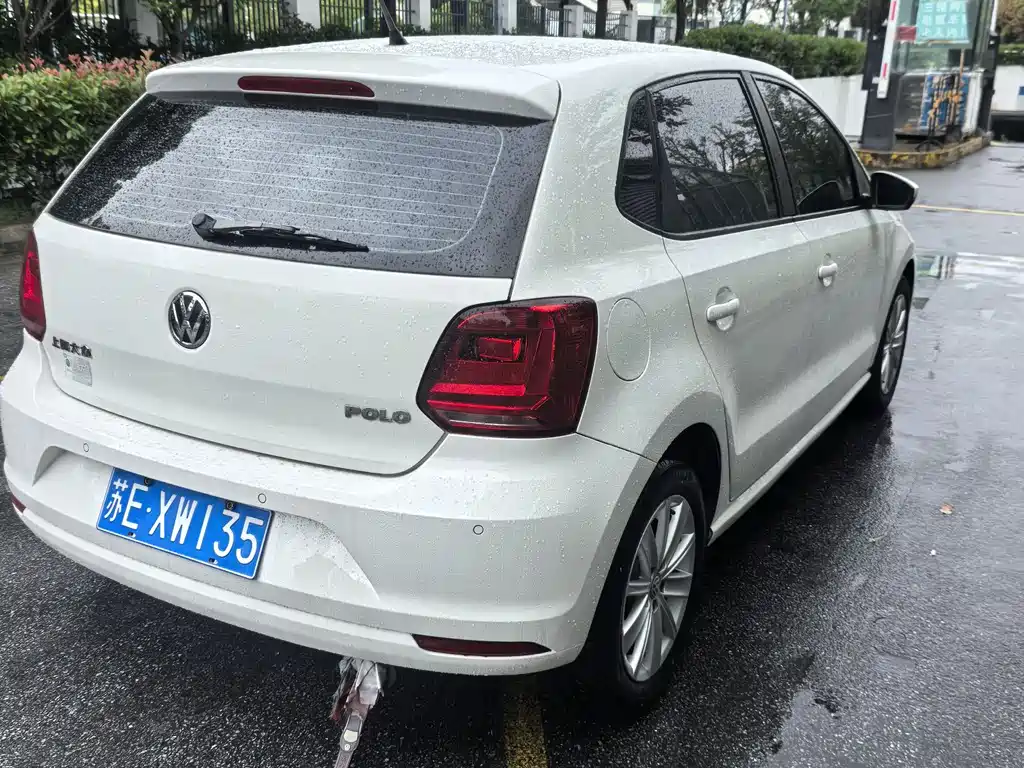 Volkswagen Polo 2015 — фото 11