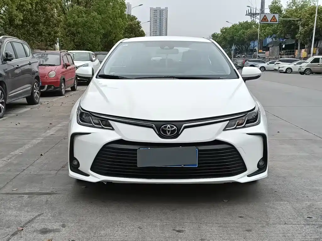 Toyota Corolla 2023 — фото 2