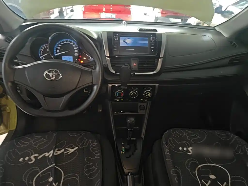 Toyota Yaris L 2017 — фото 10