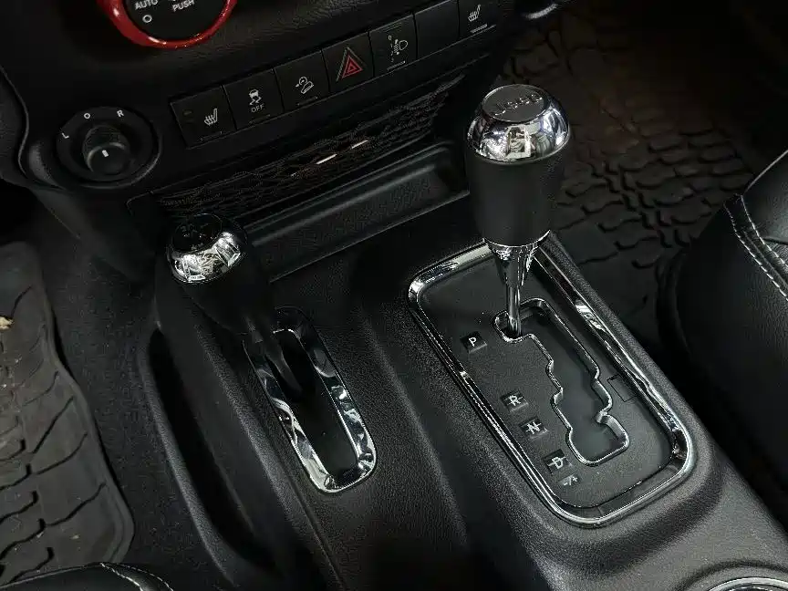 Jeep Wrangler 2016 — фото 17