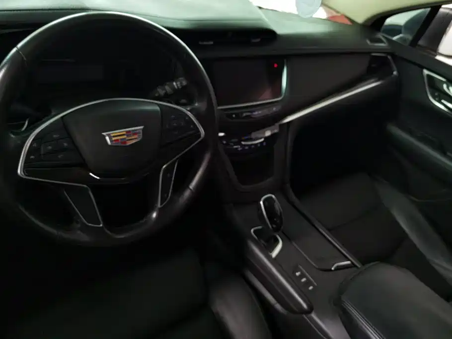 Cadillac XT5 2016 — фото 12