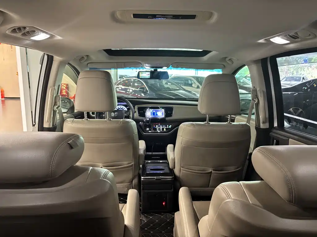 Honda Odyssey 2017 — фото 13