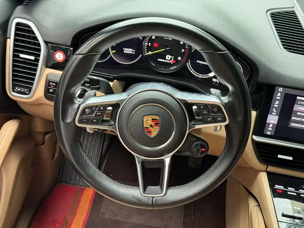 Porsche Cayenne Hybrid 2019 — фото 6