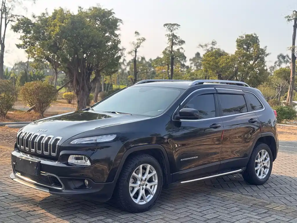 Jeep Cherokee 2019 — фото 1
