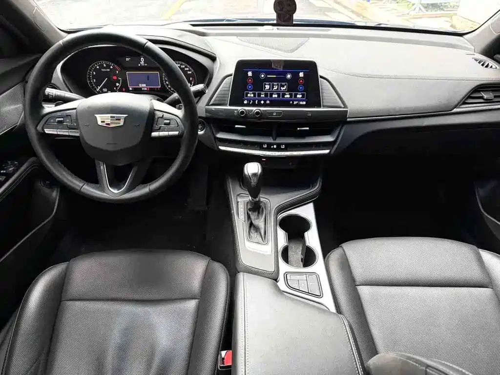 Cadillac CT4 2022 — фото 10