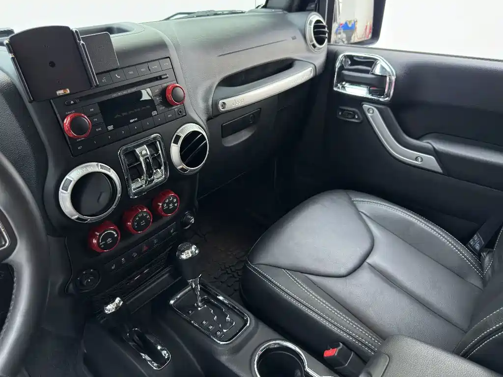 Jeep Wrangler 2016 — фото 18