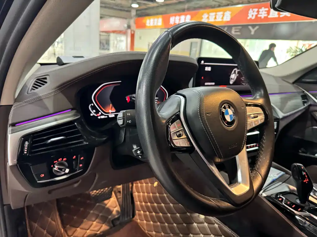 BMW 5 Series 2022 — фото 12