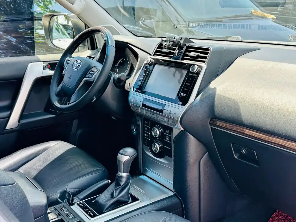 Toyota Prado 2019 — фото 25