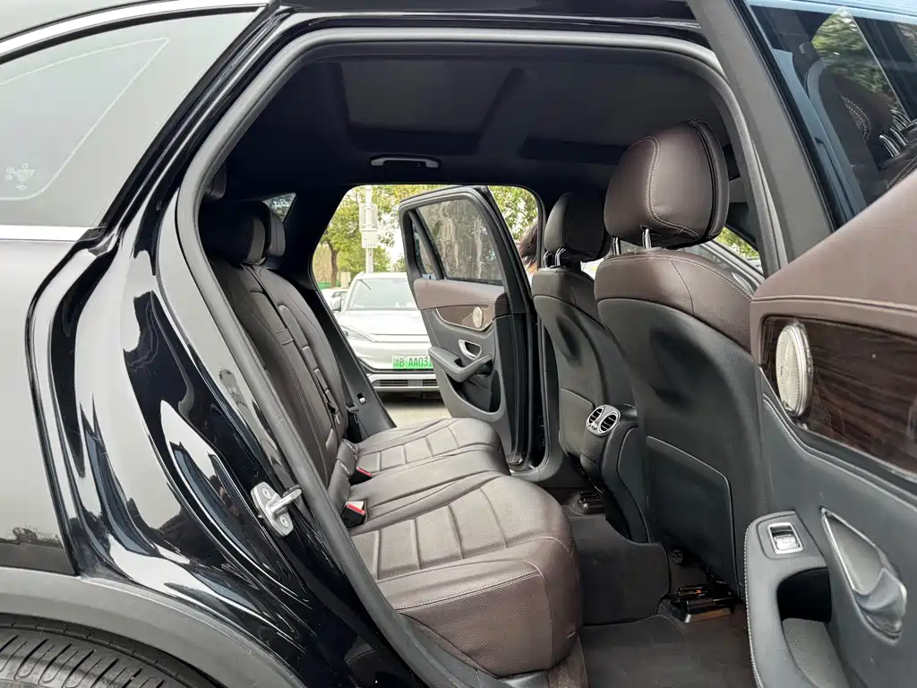 Mercedes-Benz GLC 2018 — фото 13