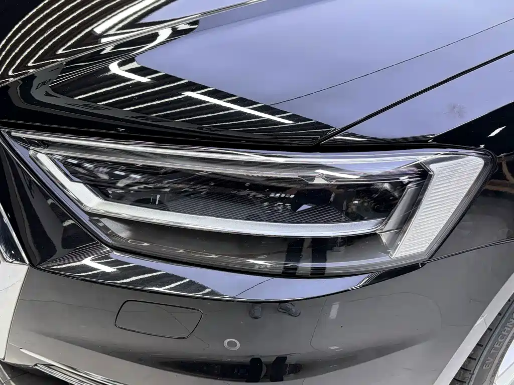 Audi A8 2022