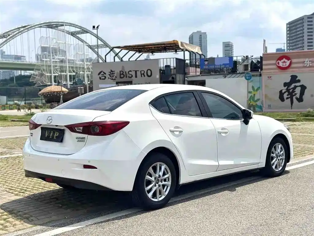 Mazda 3 Axela 2018 — фото 9
