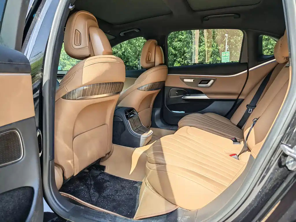 Mercedes-Benz E-Class 2024