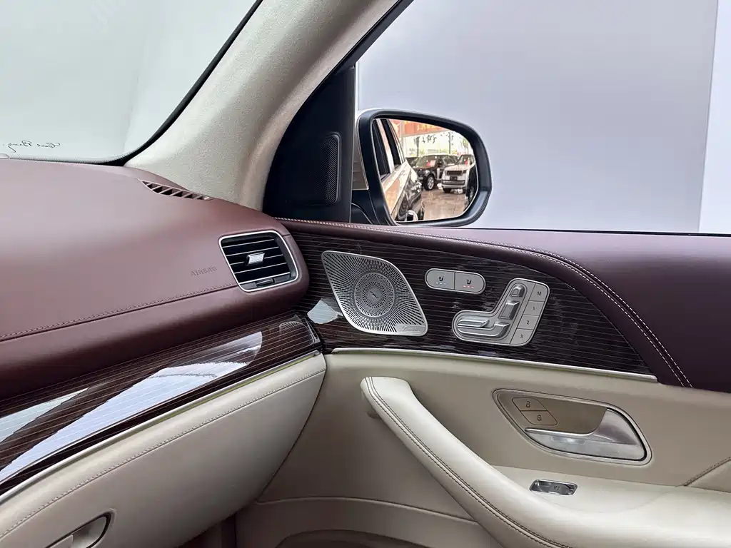 Mercedes-Benz Maybach GLS 2023 — фото 14
