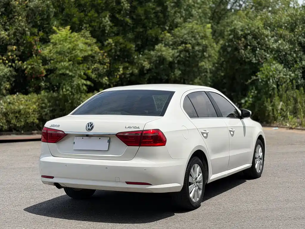 Volkswagen Lavida 2013
