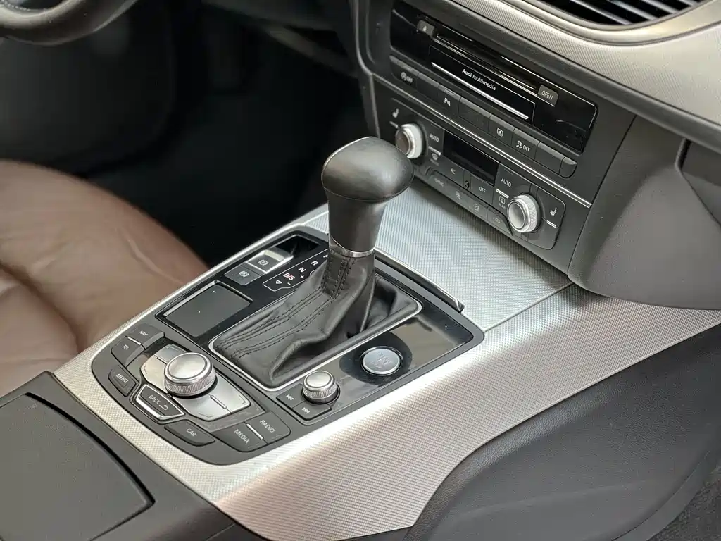 Audi A6L 2013 — фото 21