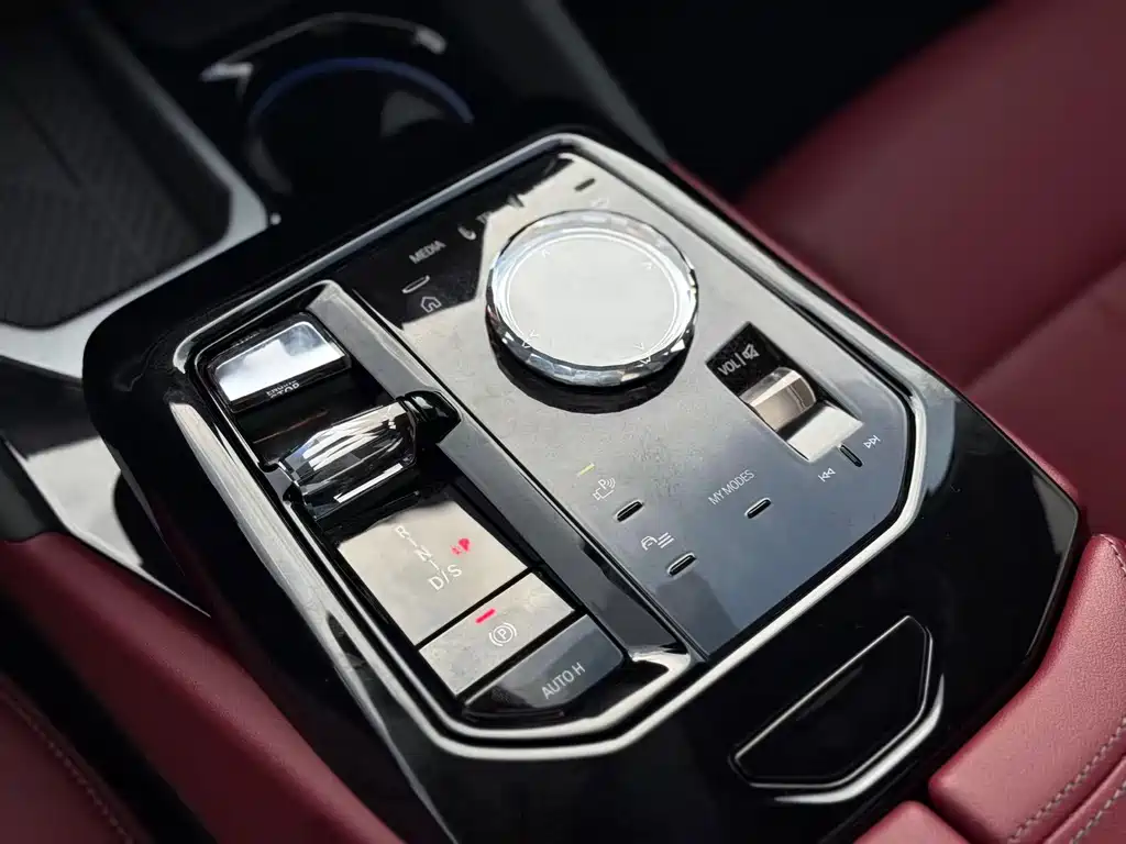 BMW 5 Series 2024 — фото 11