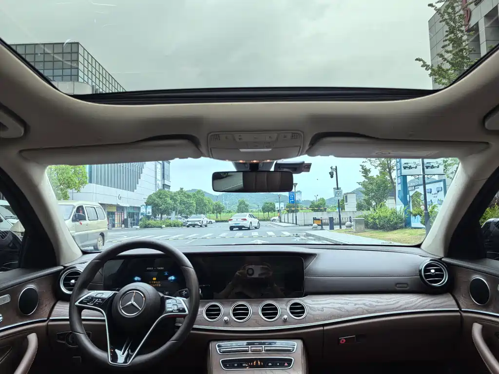 Mercedes-Benz E-Class 2020 — фото 12
