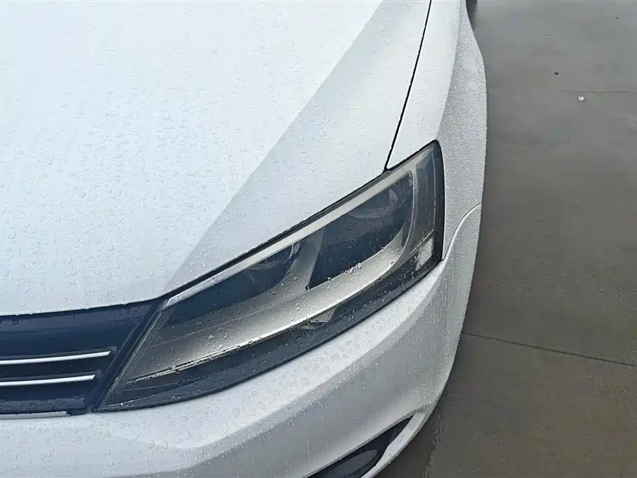 Volkswagen Sagitar 2013