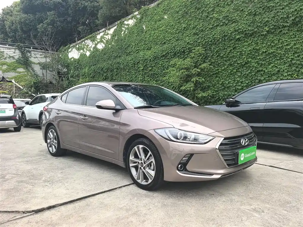 Hyundai Elantra 2018 — фото 8