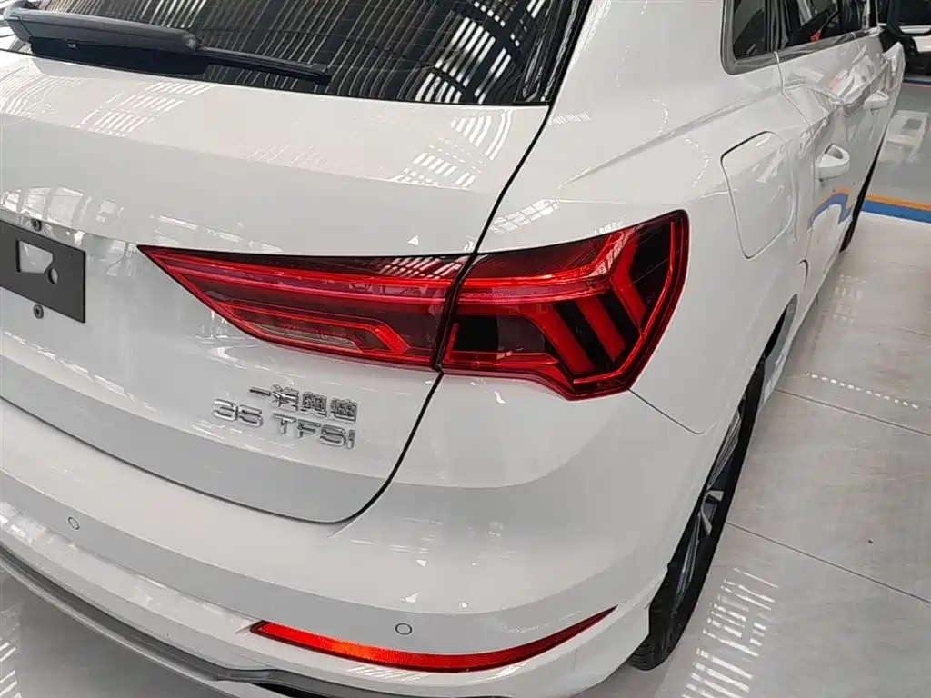 Audi Q3 2020 — фото 8
