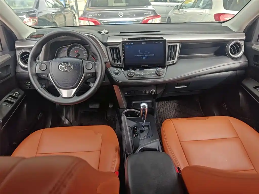 Toyota RAV4 2019 — фото 10