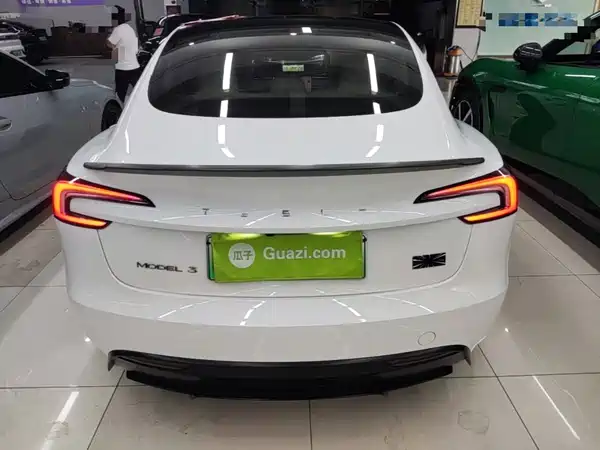 Tesla Model 3 2024