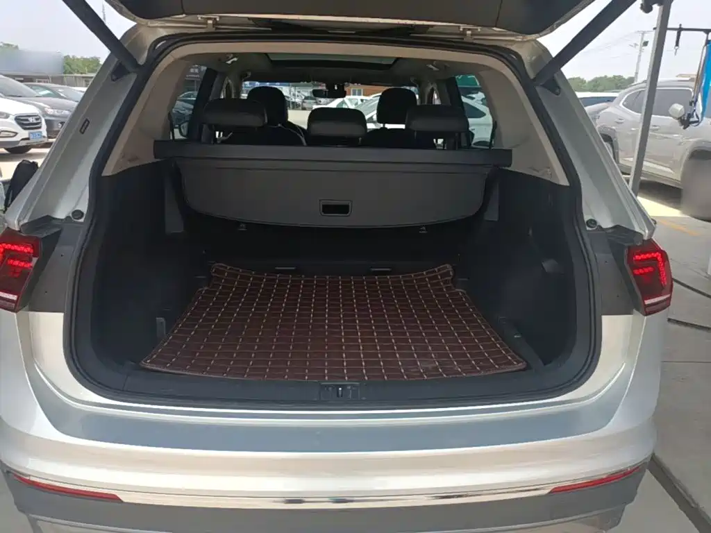 Volkswagen Tiguan L 2018 — фото 19