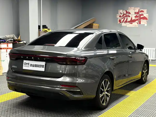Geely Emgrand 2022