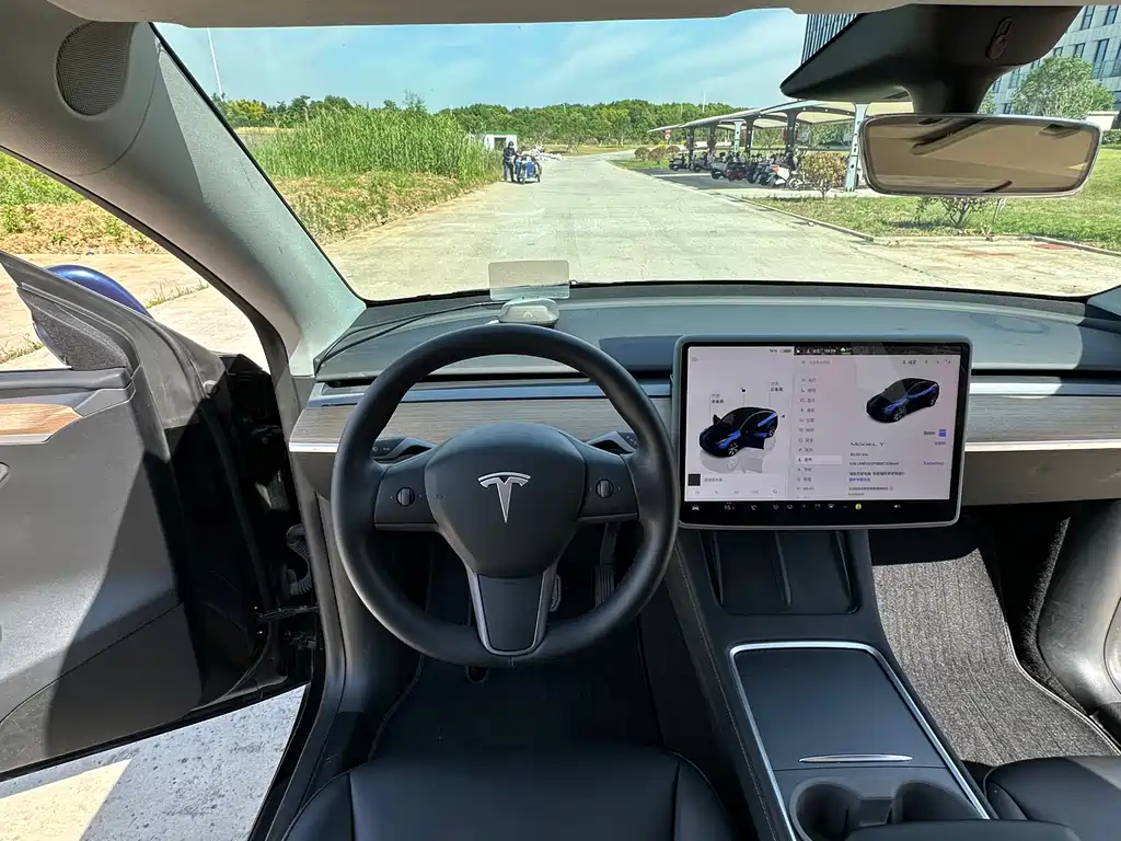 Tesla Model Y 2022 — фото 15