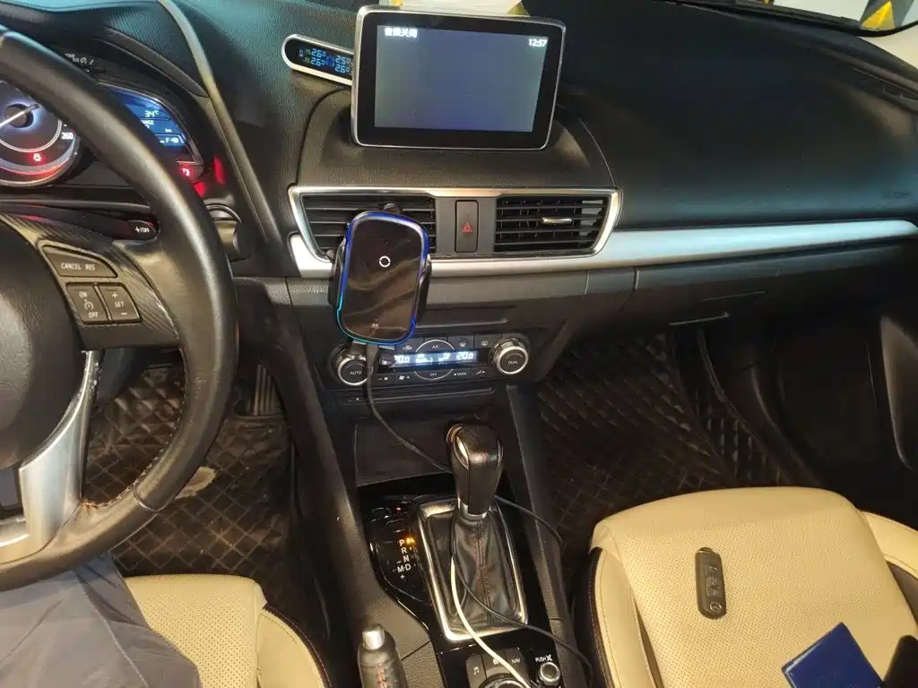 Mazda 3 Axela 2014