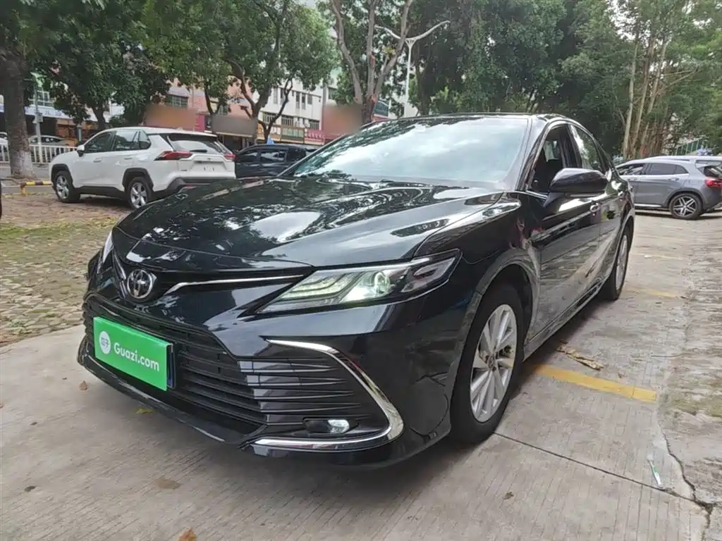 Toyota Camry 2023 — фото 2